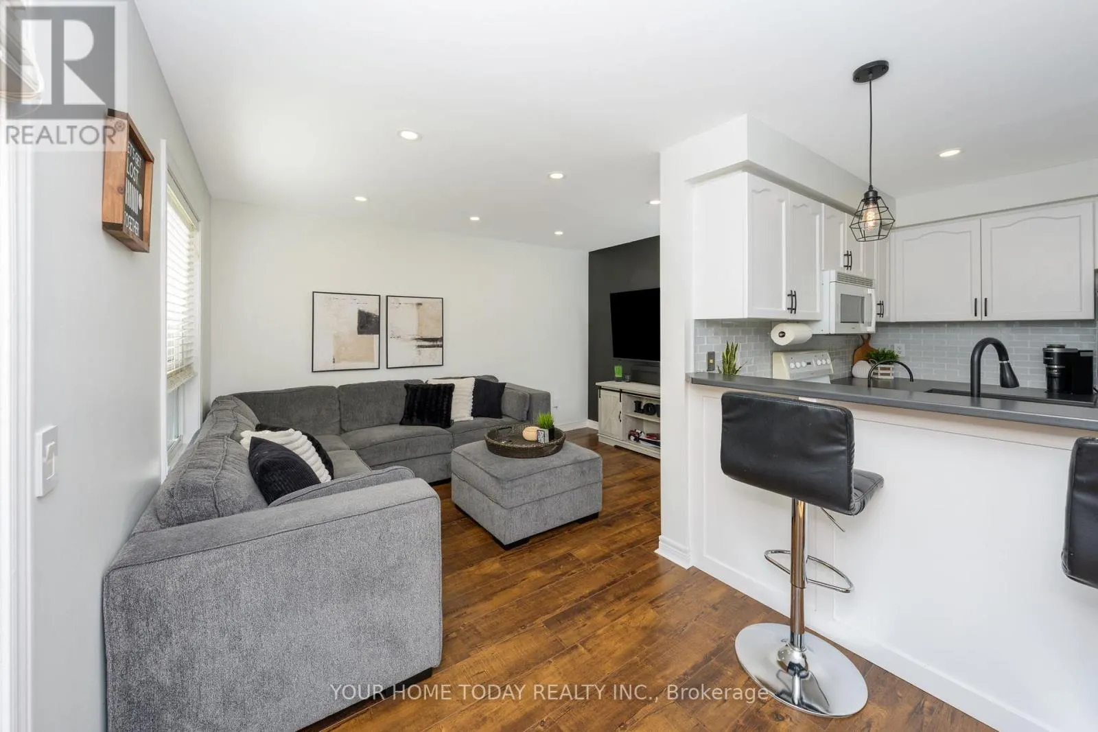 91 MOWAT CRESCENT
