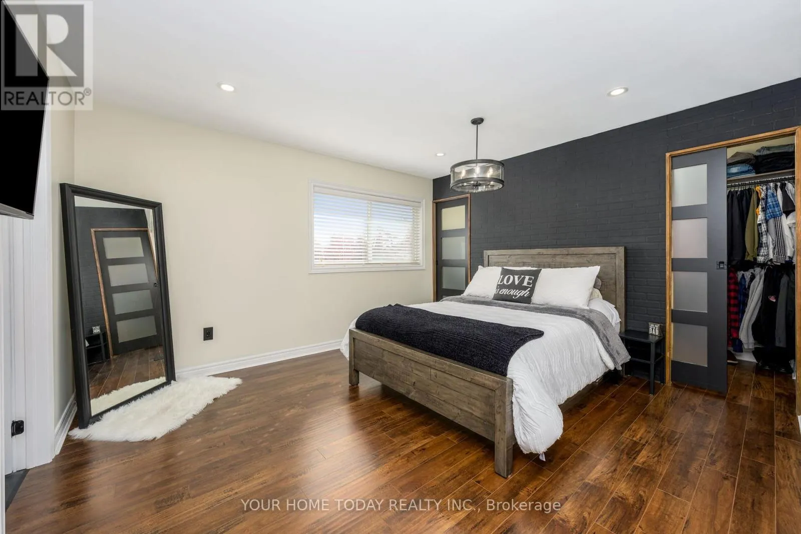 91 MOWAT CRESCENT