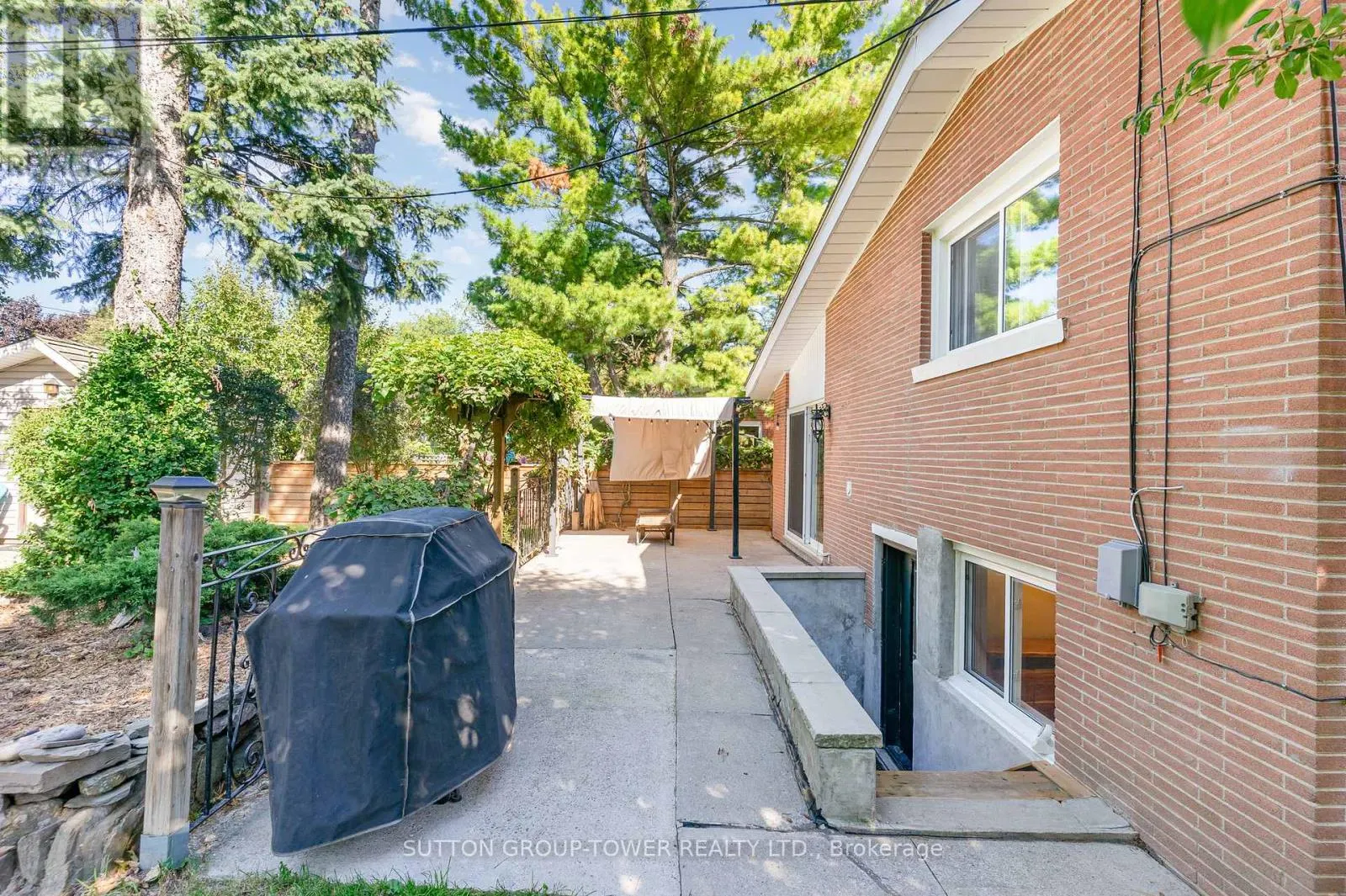 1037 LEILANI DRIVE