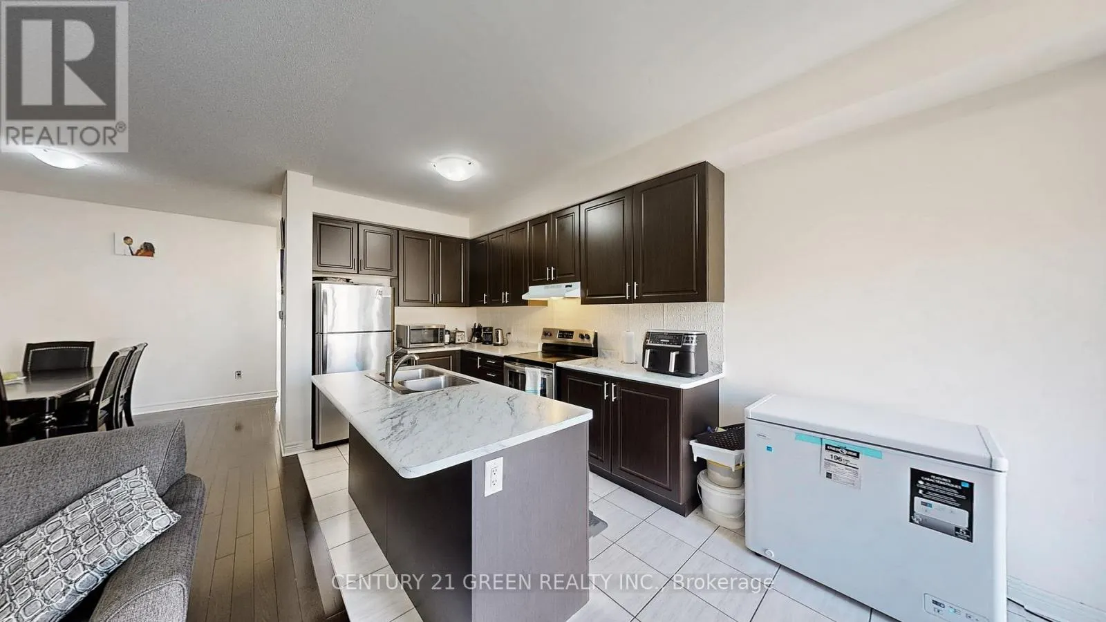 30 CANARY CLOSE