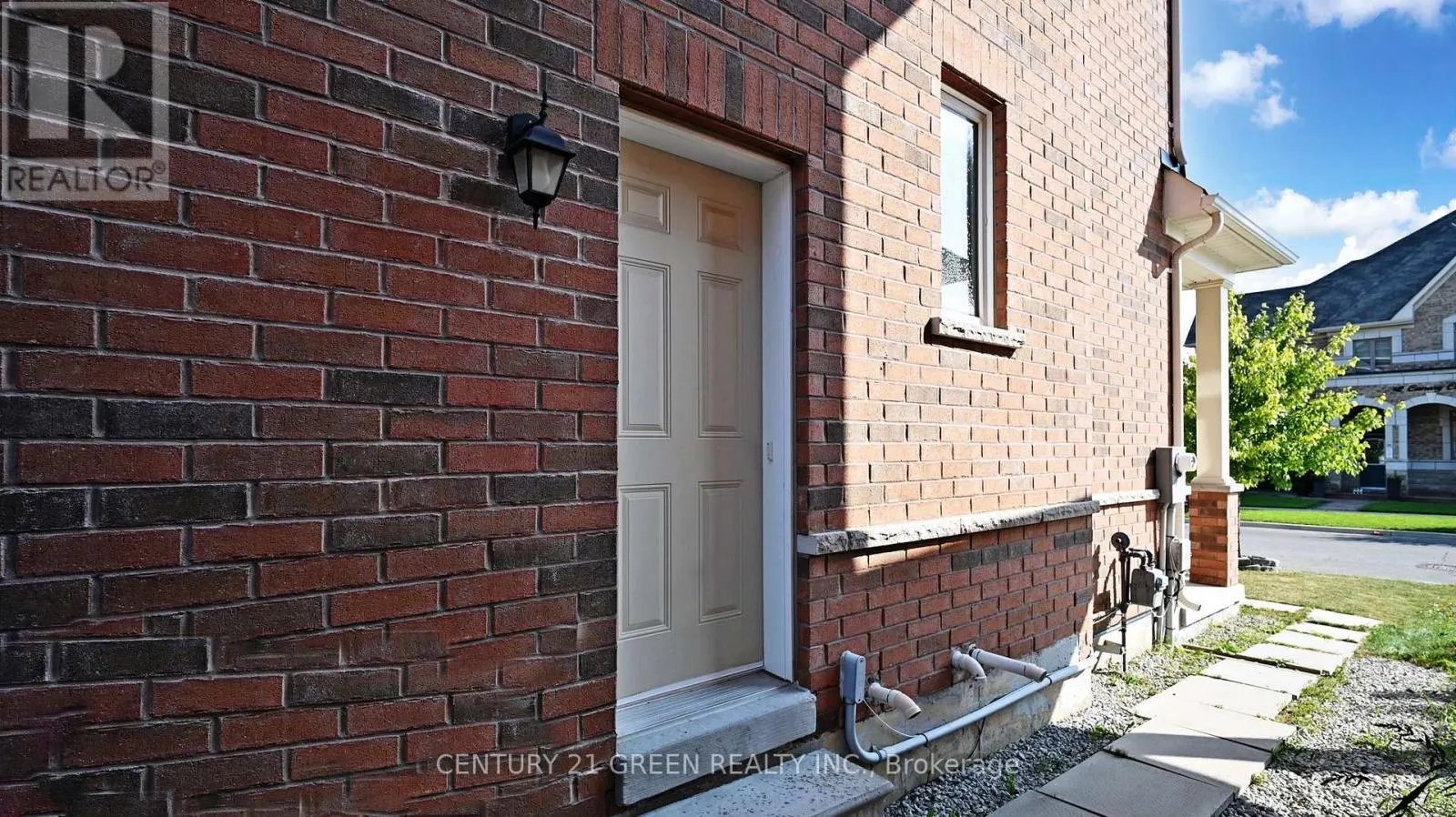 30 CANARY CLOSE