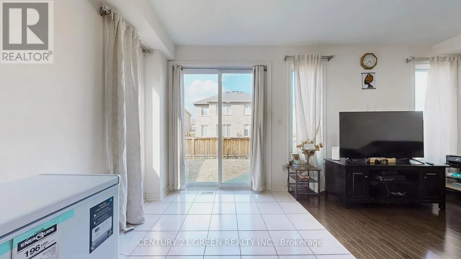30 CANARY CLOSE