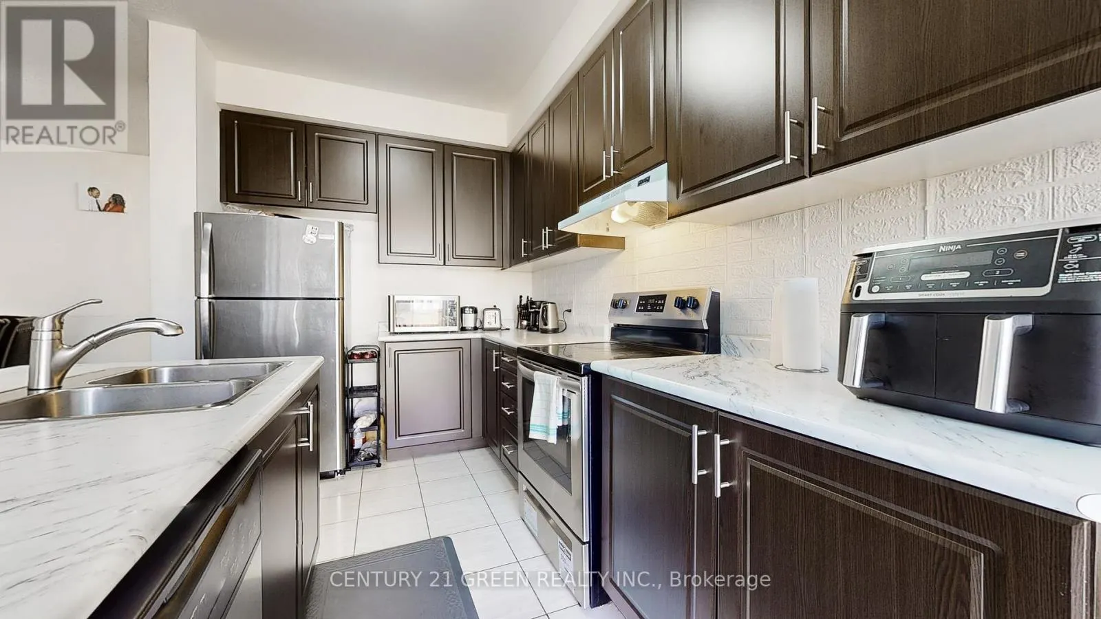 30 CANARY CLOSE