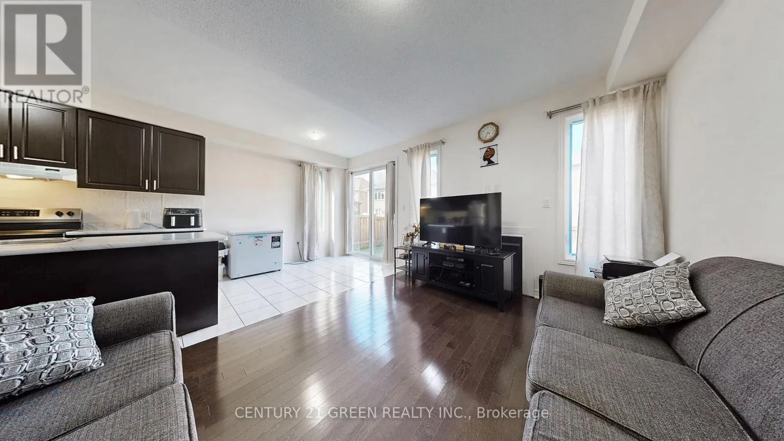 30 CANARY CLOSE