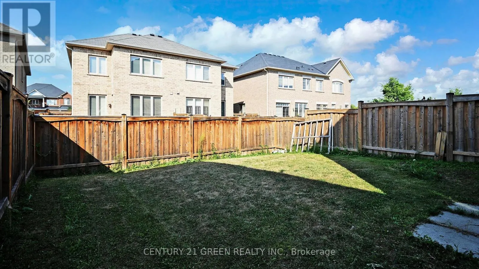 30 CANARY CLOSE