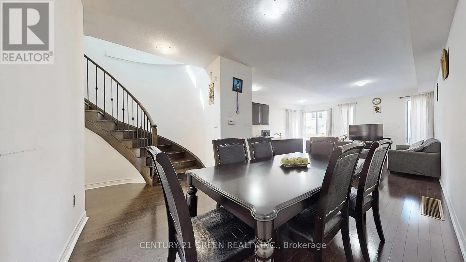 30 CANARY CLOSE