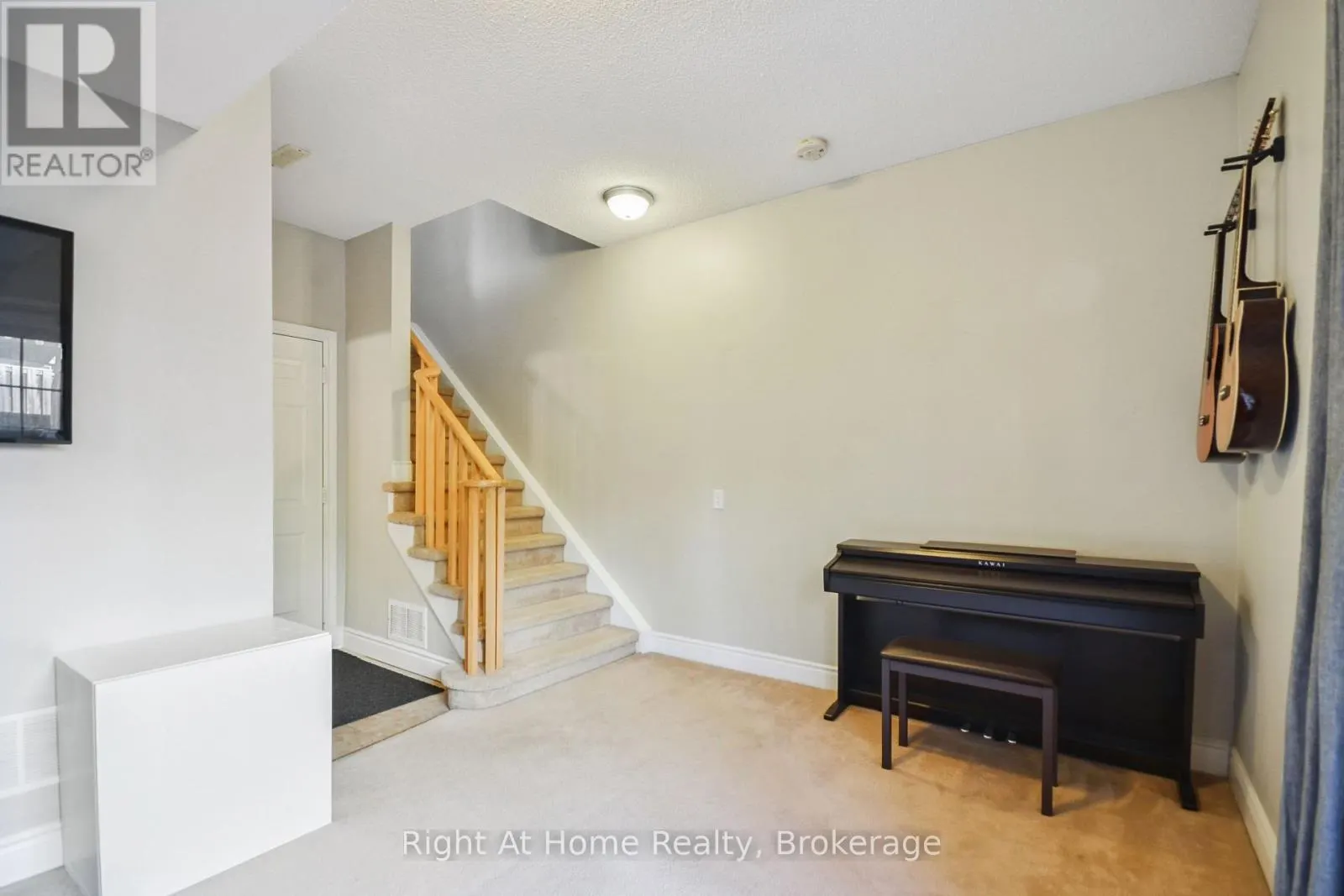 34 - 5080 FAIRVIEW STREET, #34