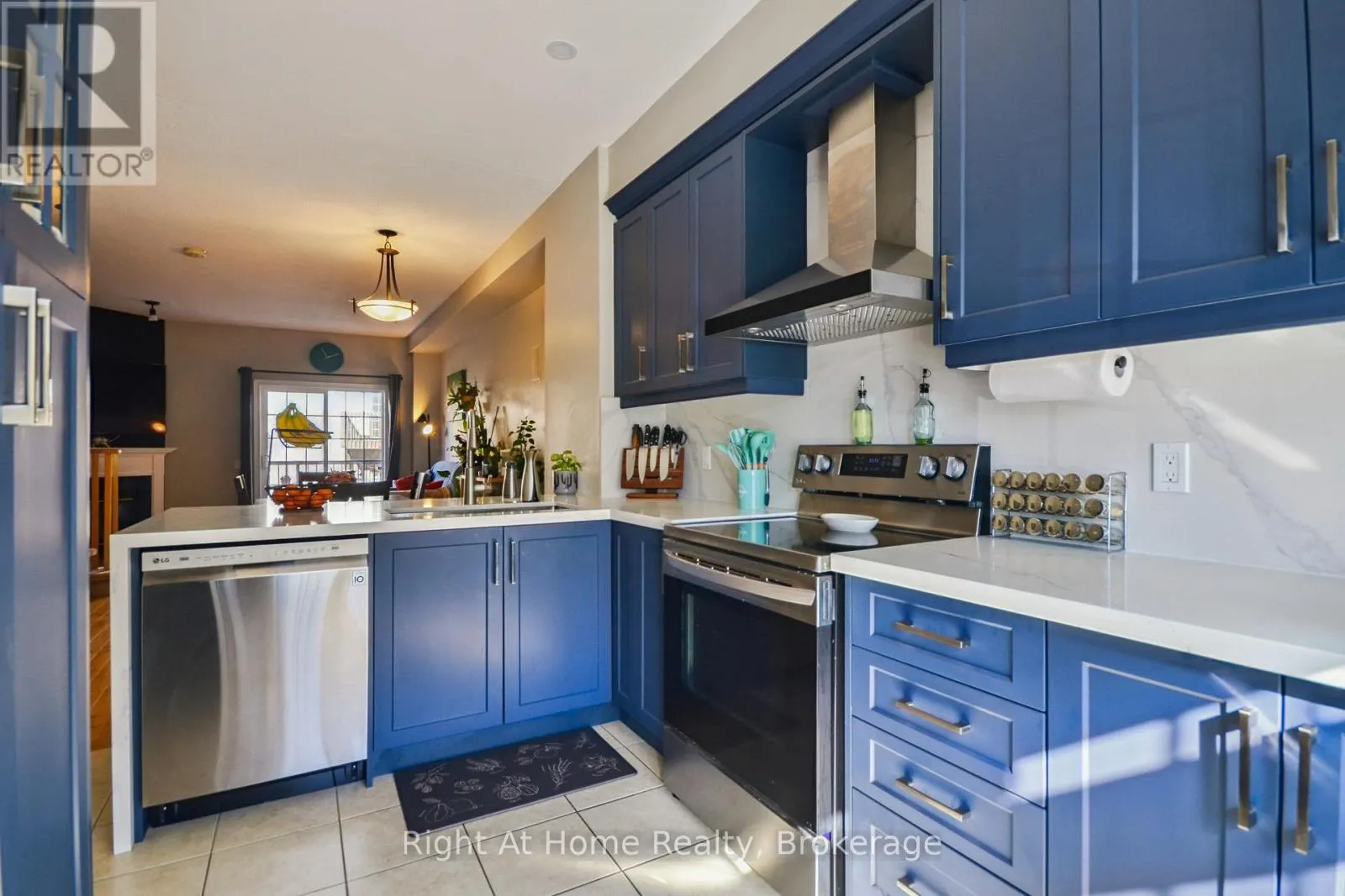 34 - 5080 FAIRVIEW STREET, #34
