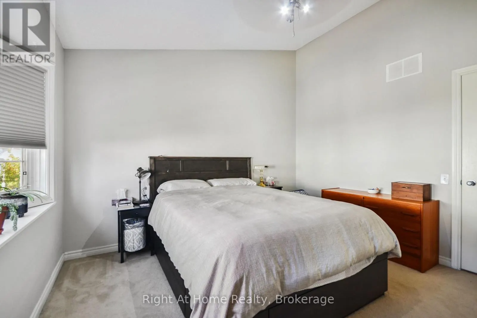 34 - 5080 FAIRVIEW STREET, #34