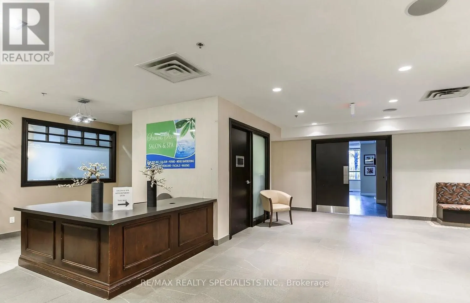 404 - 810 SCOLLARD COURT
