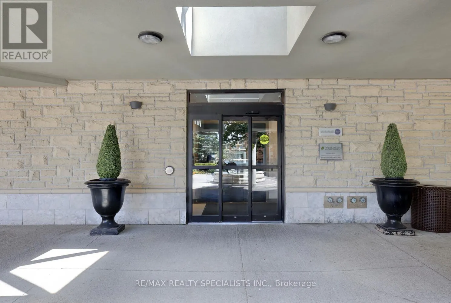 404 - 810 SCOLLARD COURT