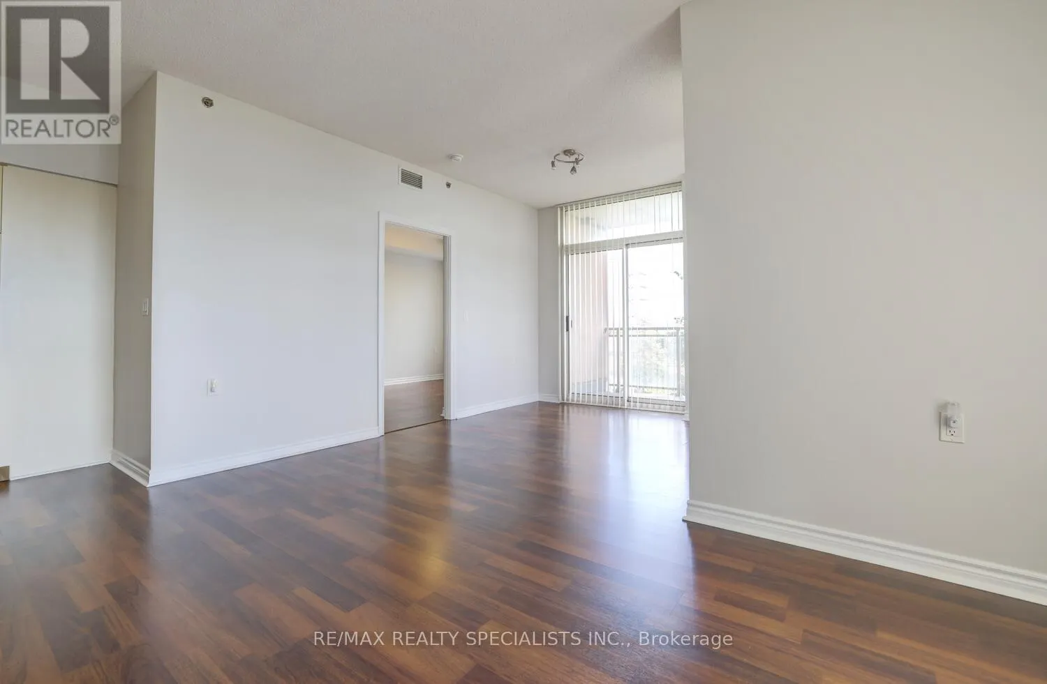 404 - 810 SCOLLARD COURT