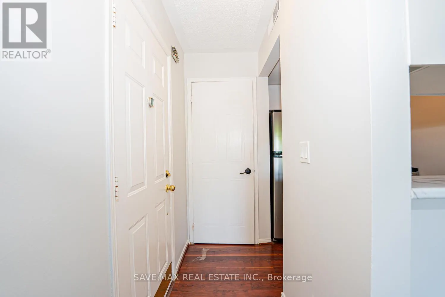 212 - 103 BRISTOL ROAD E