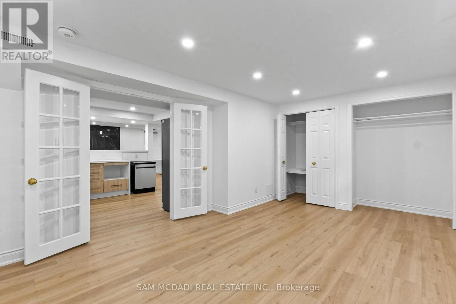 LOWER - 5436 EDENCROFT CRESCENT