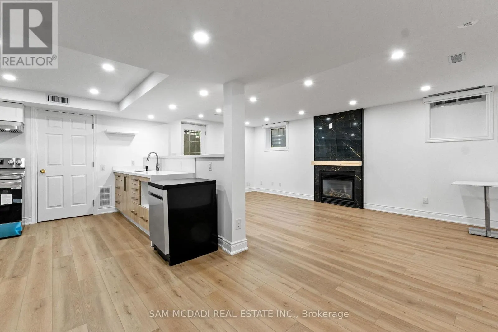 LOWER - 5436 EDENCROFT CRESCENT