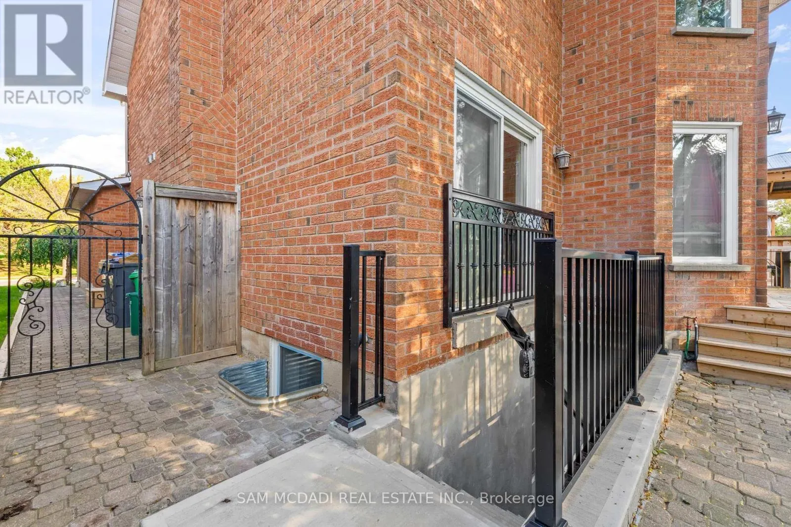 LOWER - 5436 EDENCROFT CRESCENT
