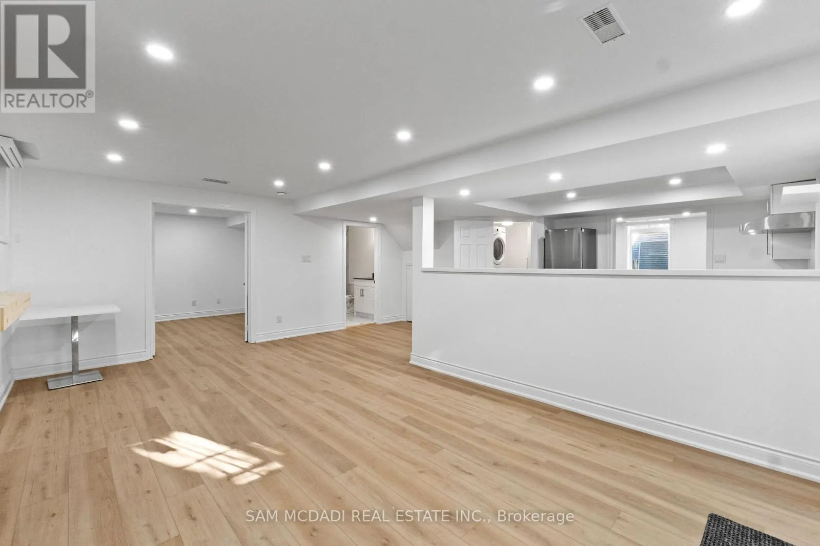 LOWER - 5436 EDENCROFT CRESCENT