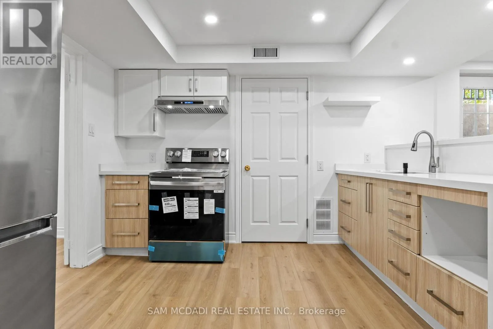LOWER - 5436 EDENCROFT CRESCENT