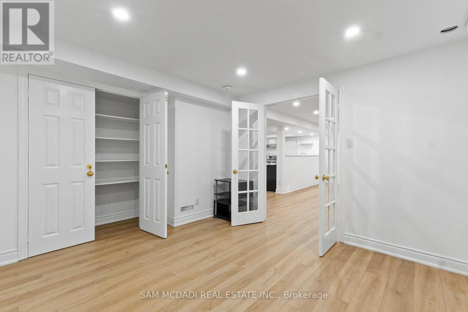 LOWER - 5436 EDENCROFT CRESCENT