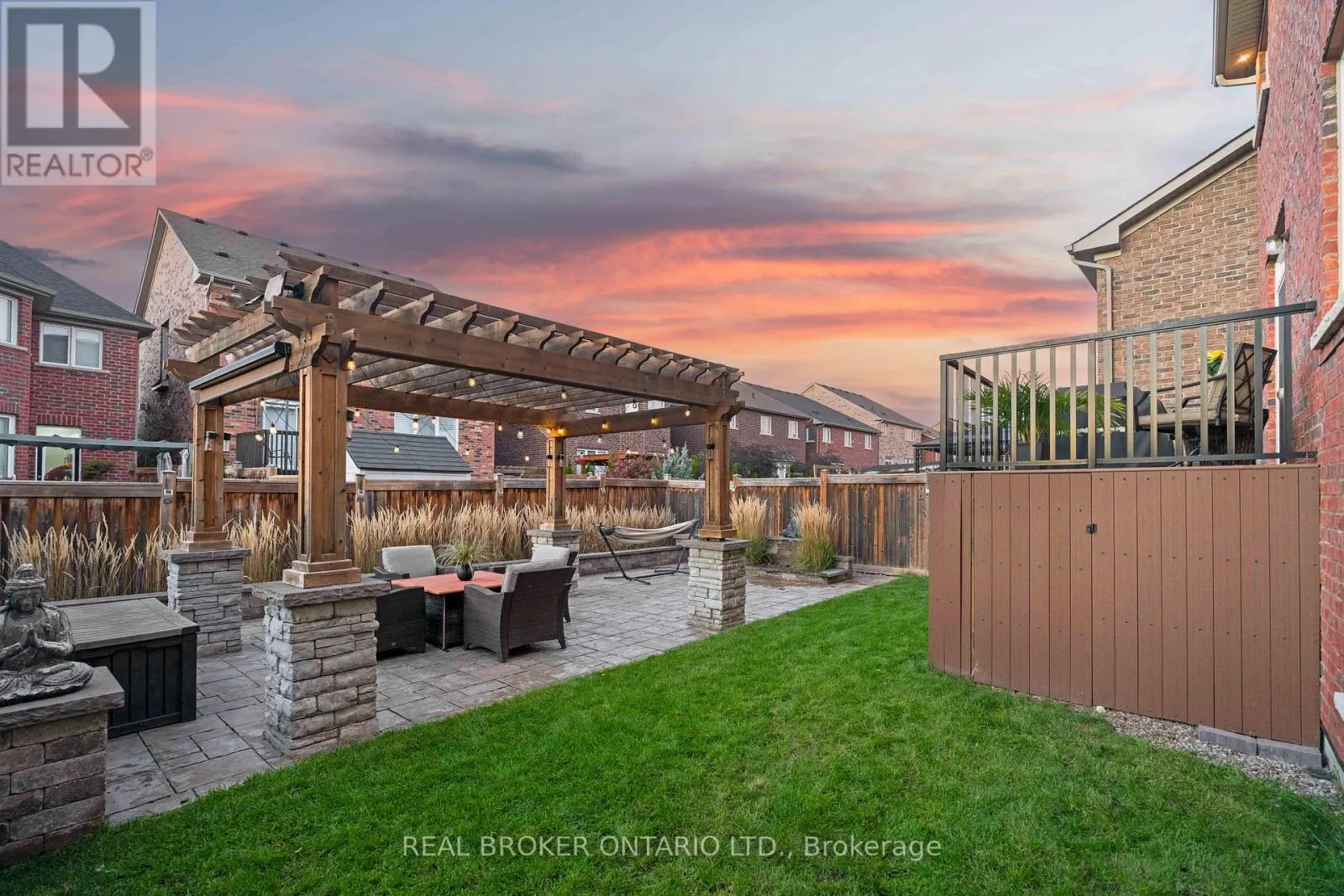 11 MCECHEARN CRESCENT