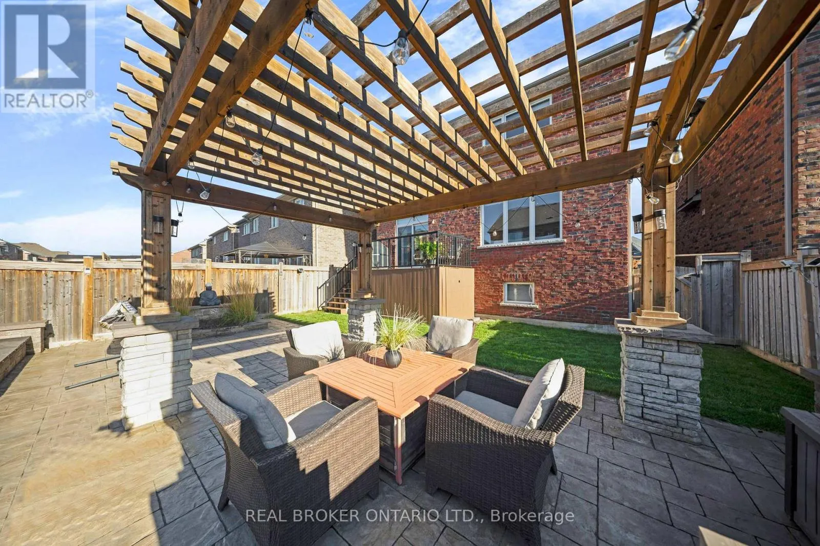 11 MCECHEARN CRESCENT