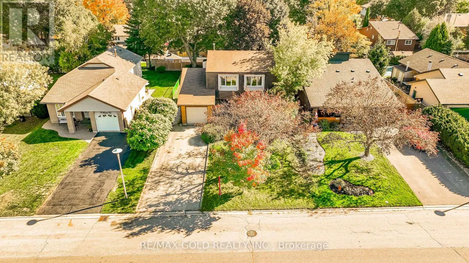 74 LORRAINE CRESCENT