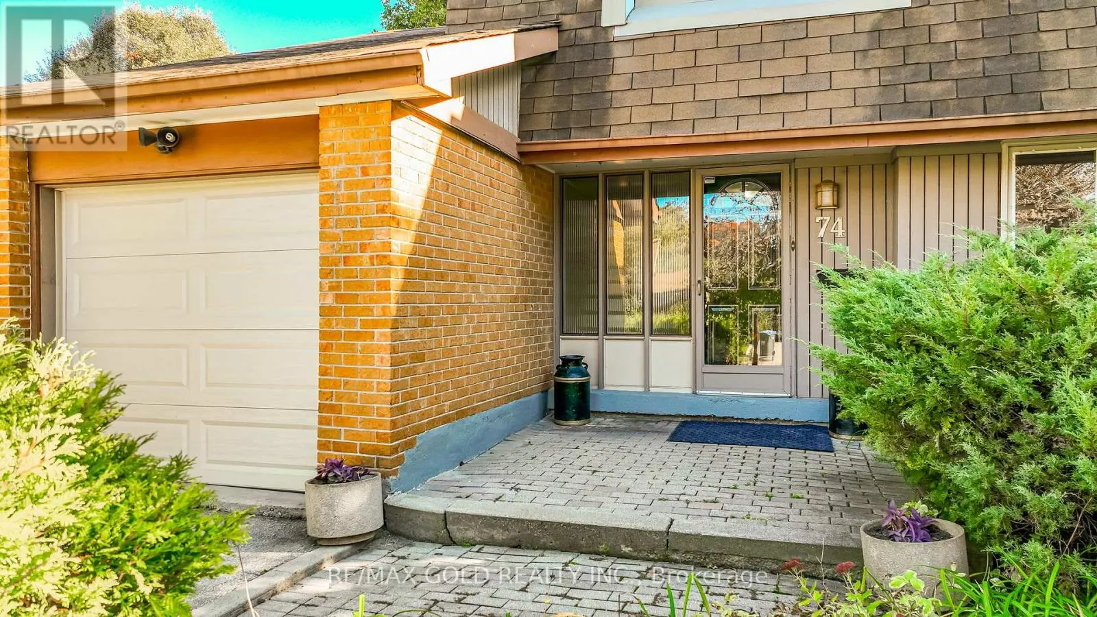 74 LORRAINE CRESCENT