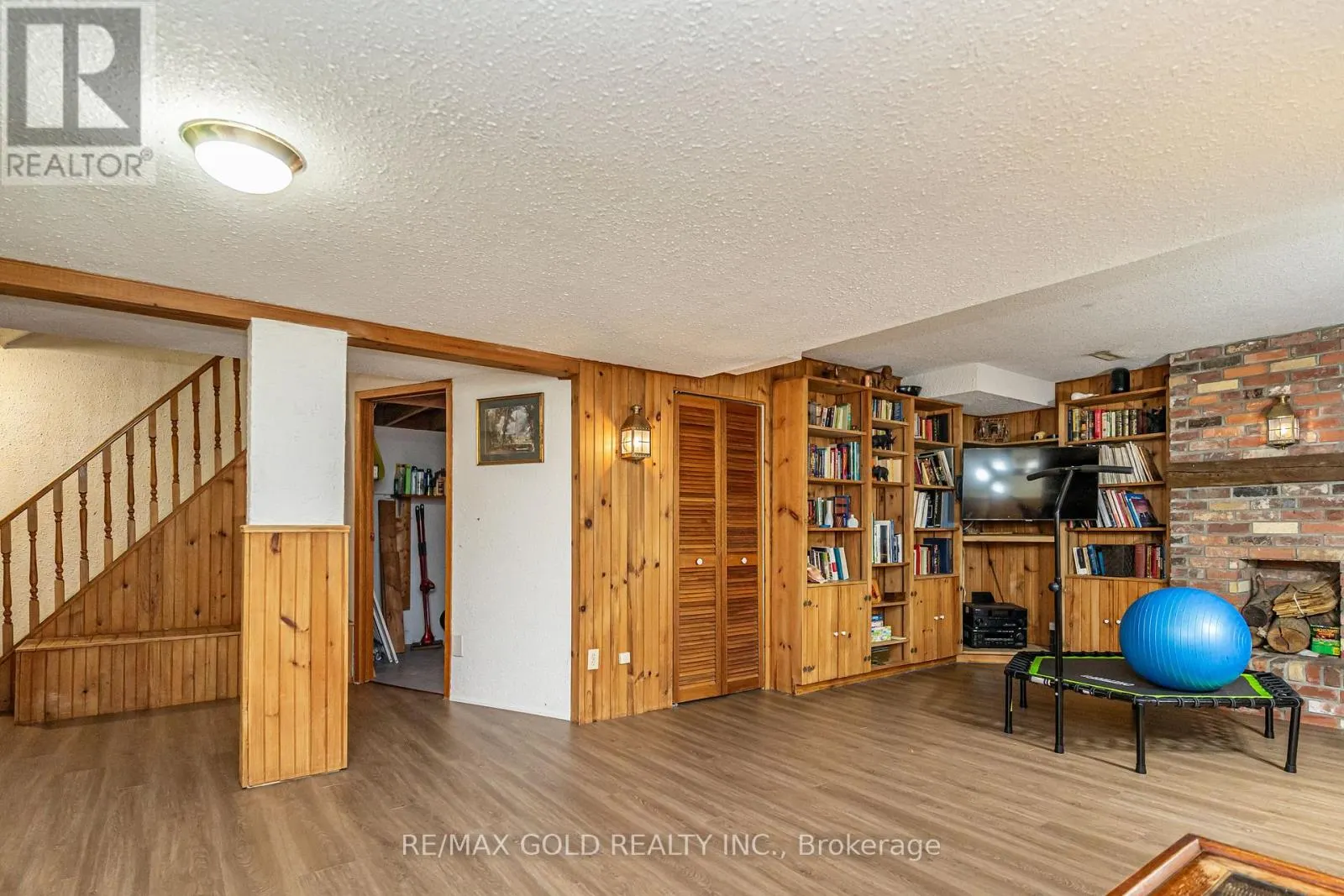 74 LORRAINE CRESCENT