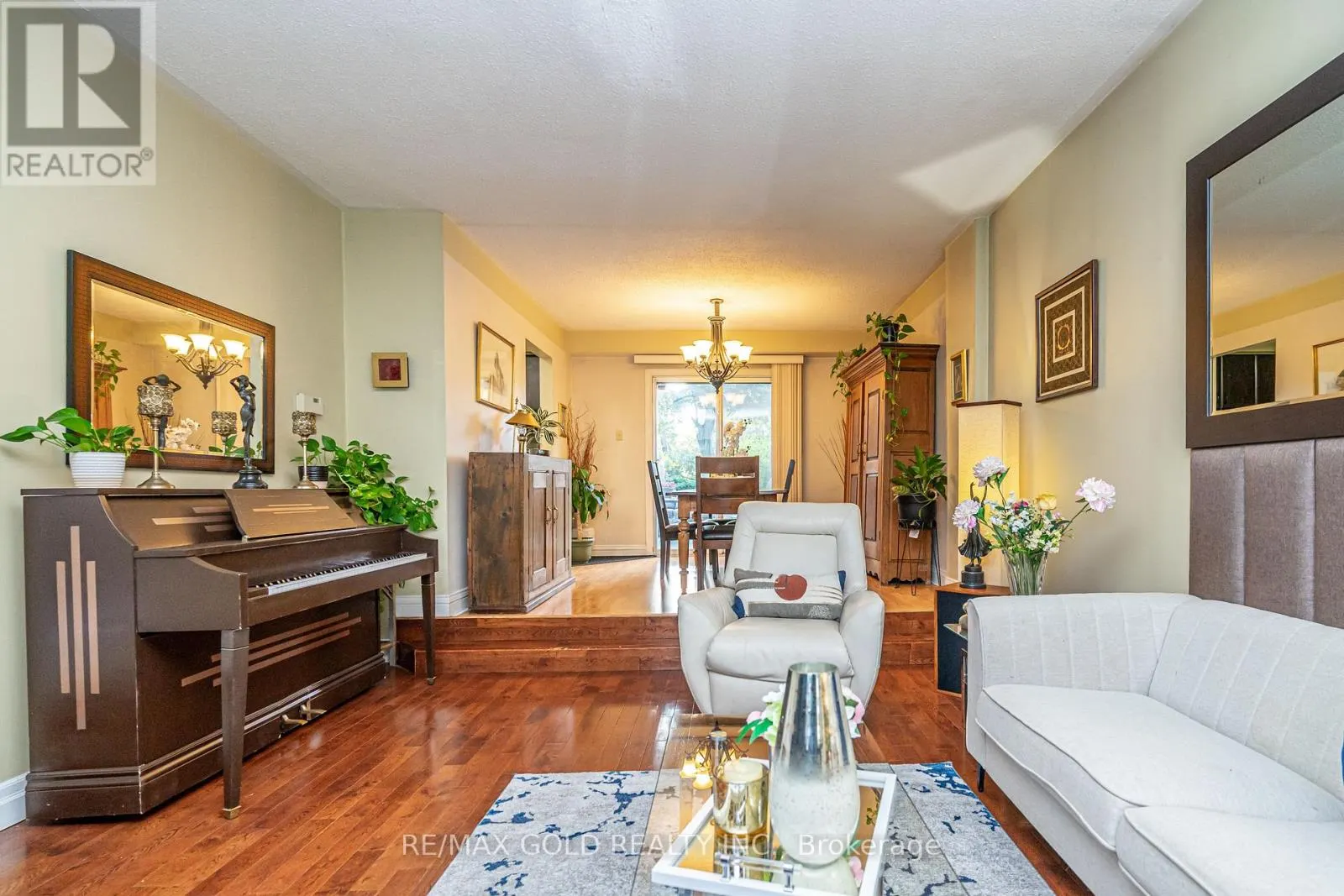 74 LORRAINE CRESCENT