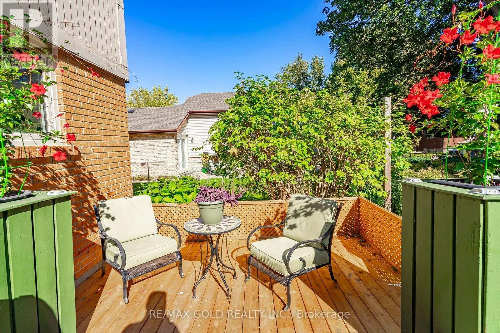 74 LORRAINE CRESCENT