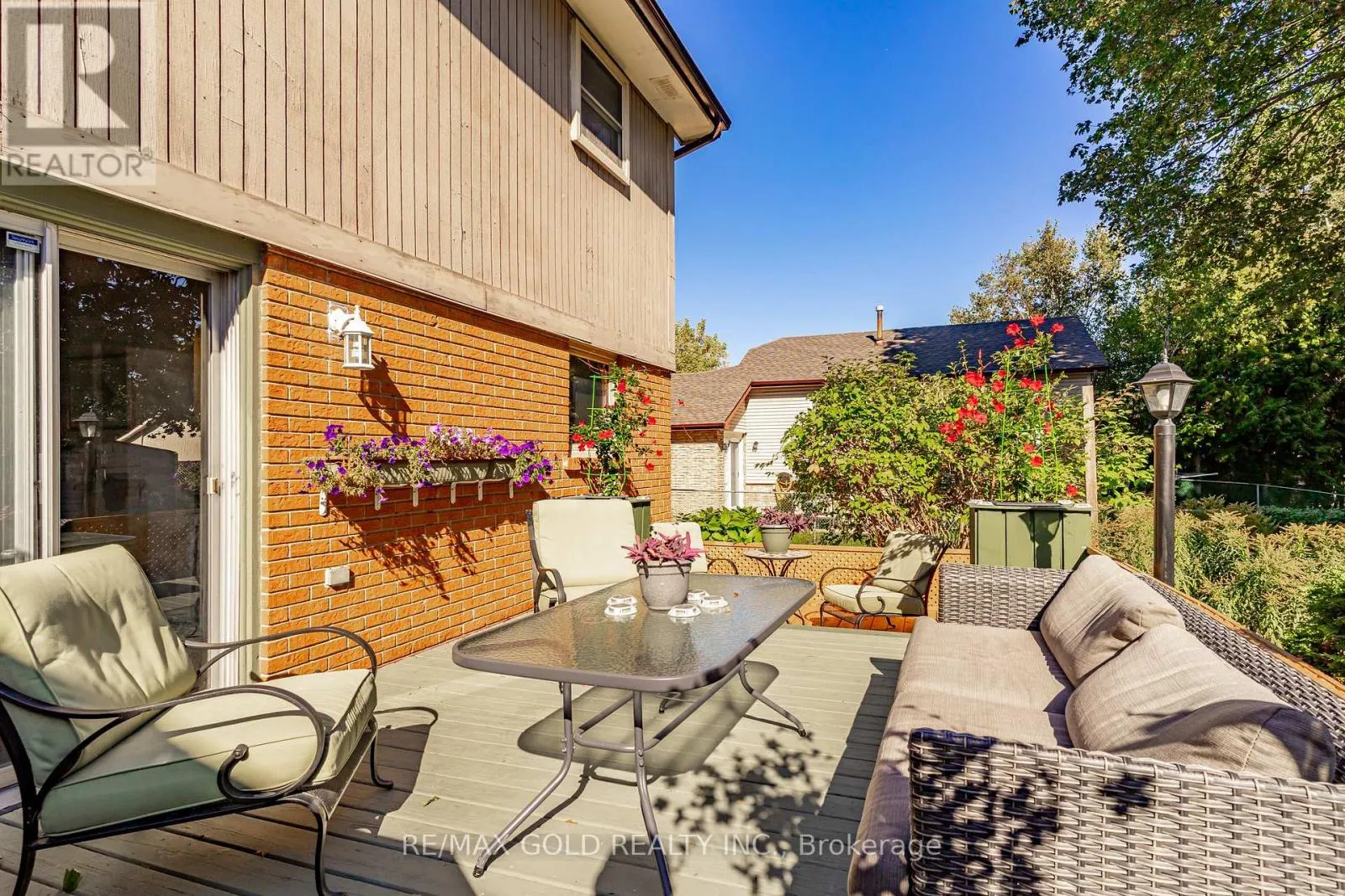 74 LORRAINE CRESCENT