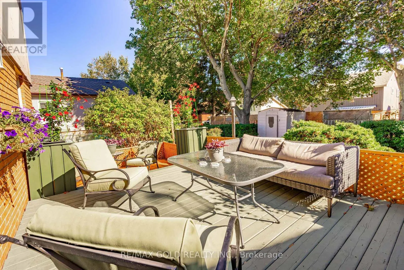 74 LORRAINE CRESCENT