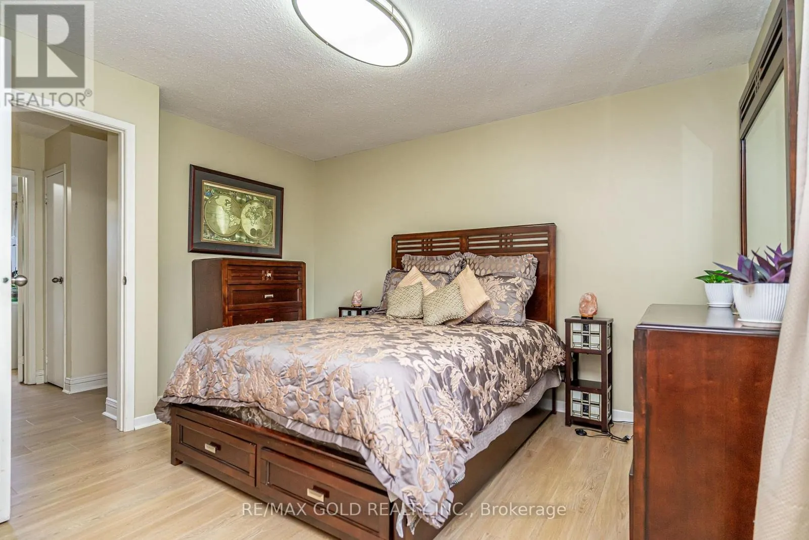 74 LORRAINE CRESCENT