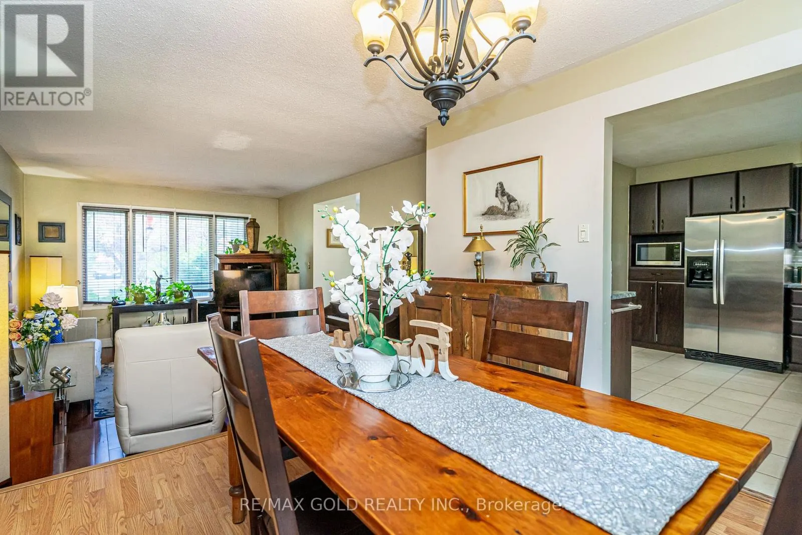 74 LORRAINE CRESCENT