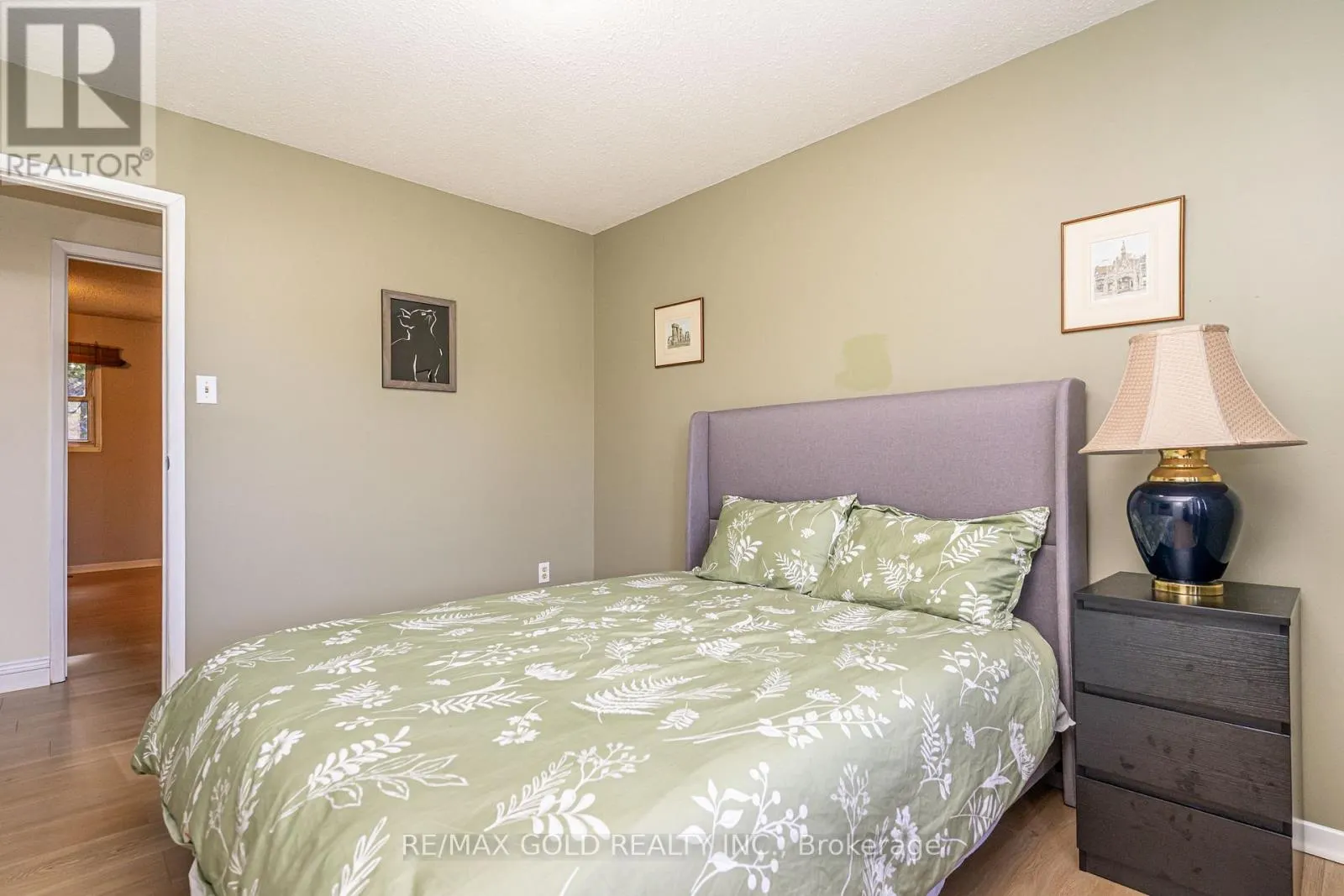 74 LORRAINE CRESCENT