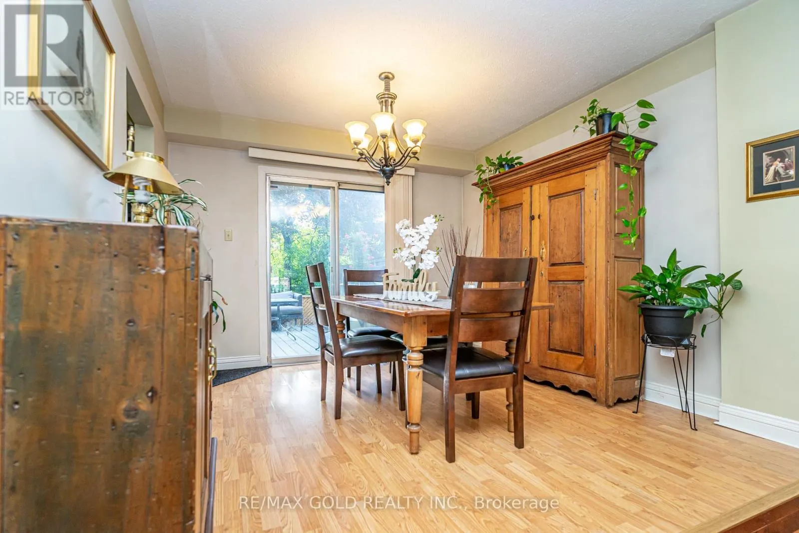 74 LORRAINE CRESCENT