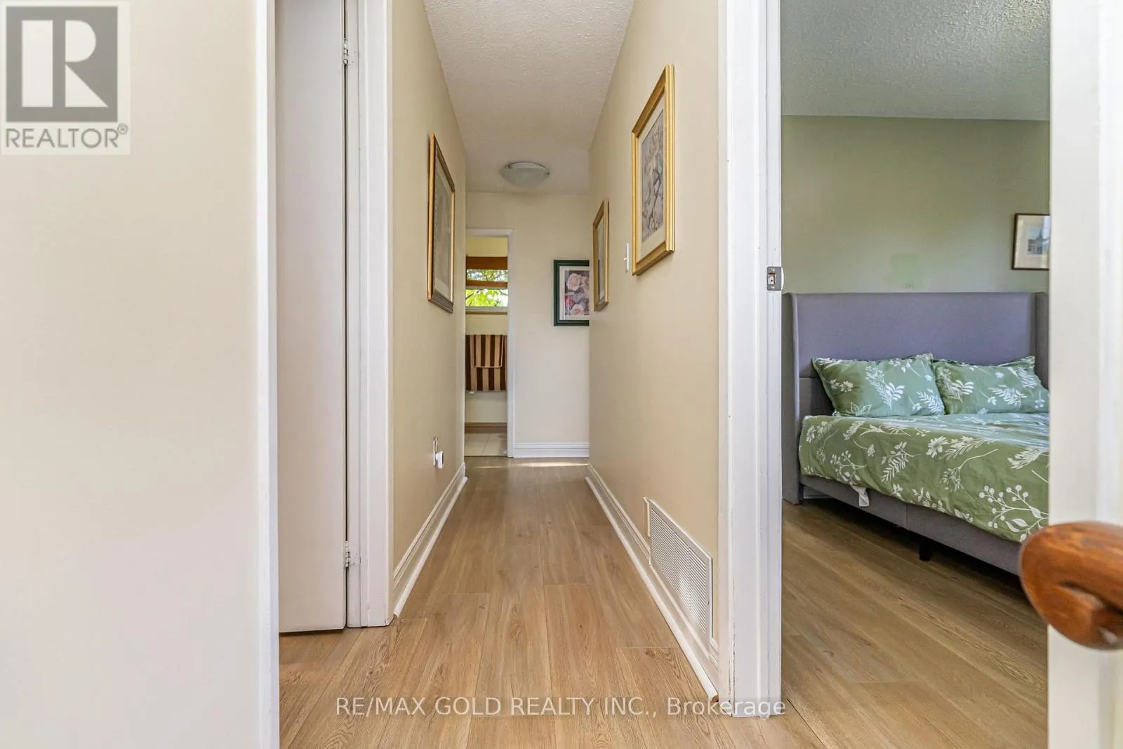74 LORRAINE CRESCENT