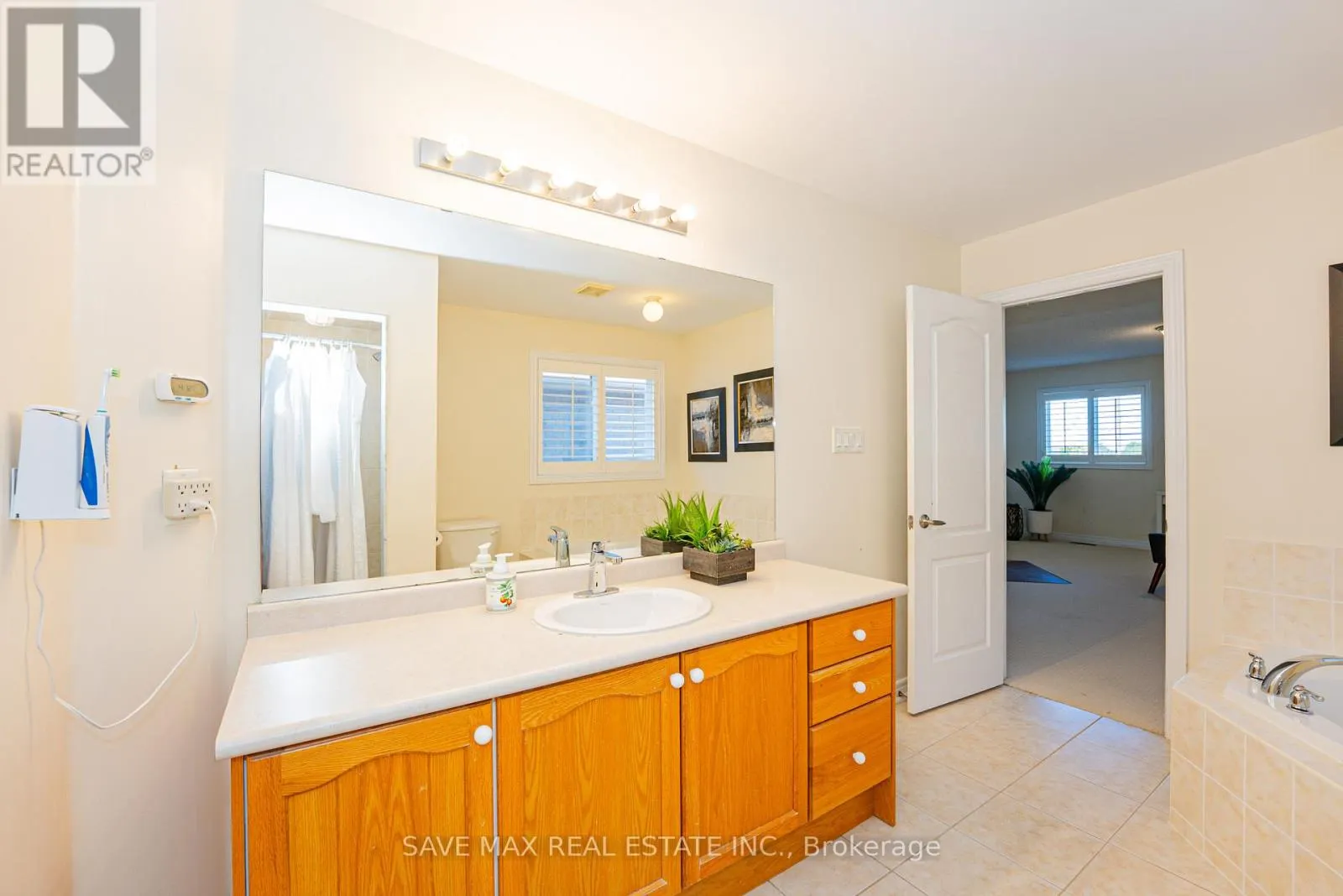 84 ROCKY POINT CRESCENT
