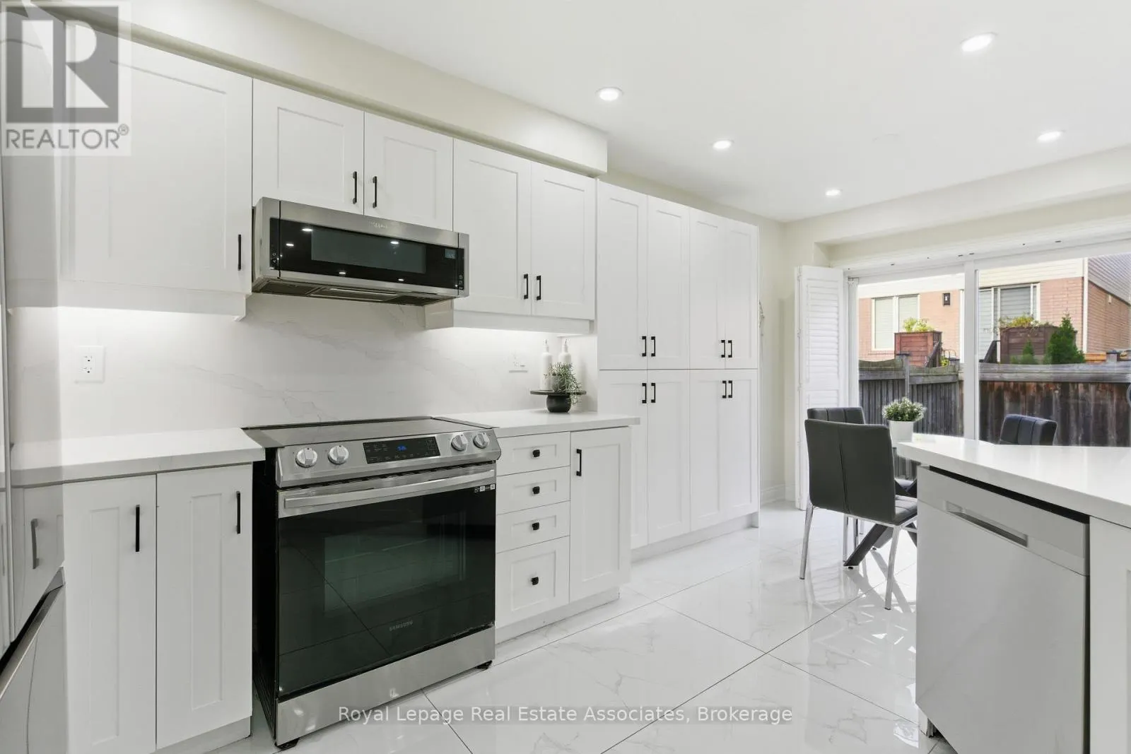435 POZBOU CRESCENT