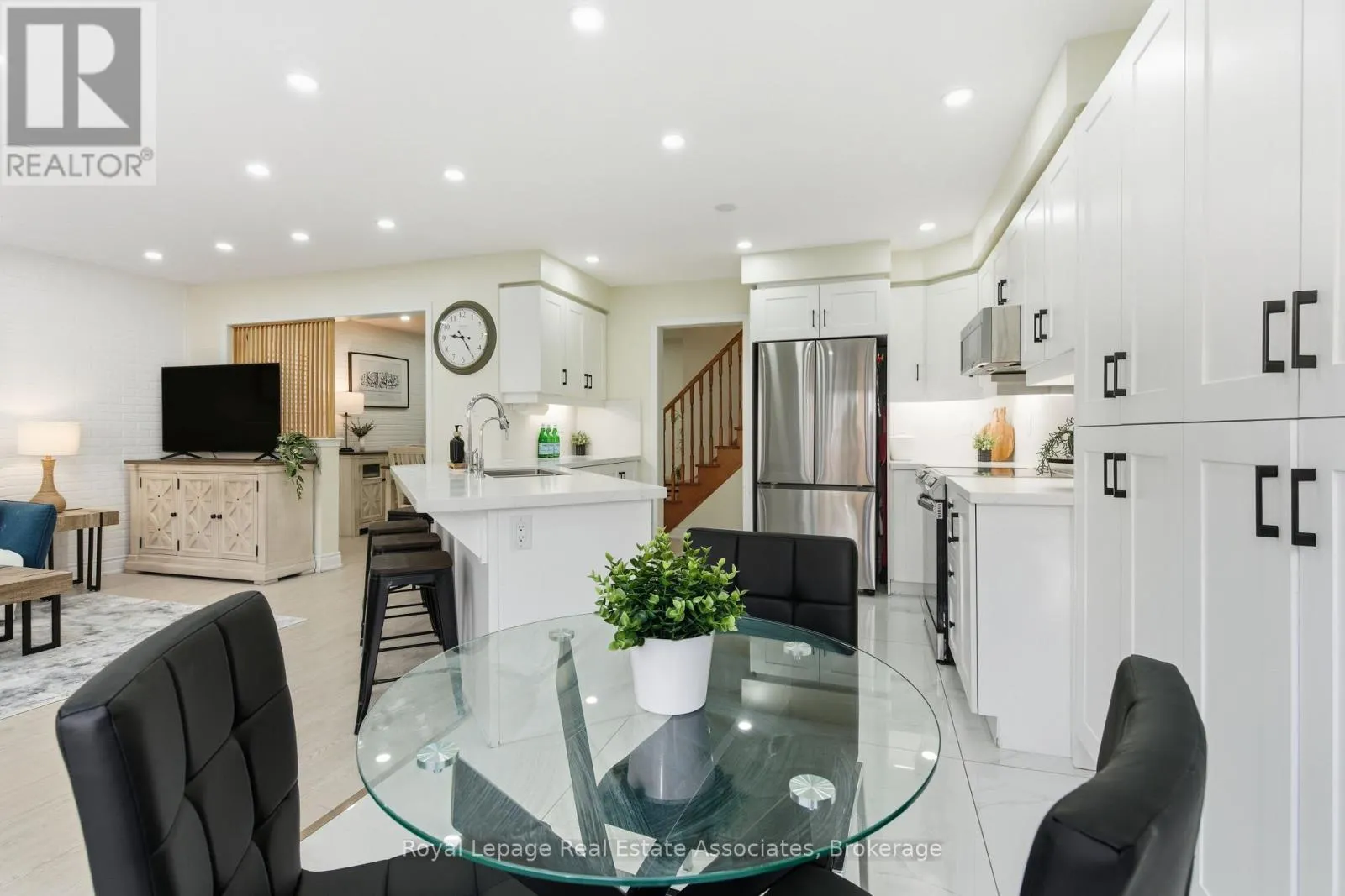 435 POZBOU CRESCENT