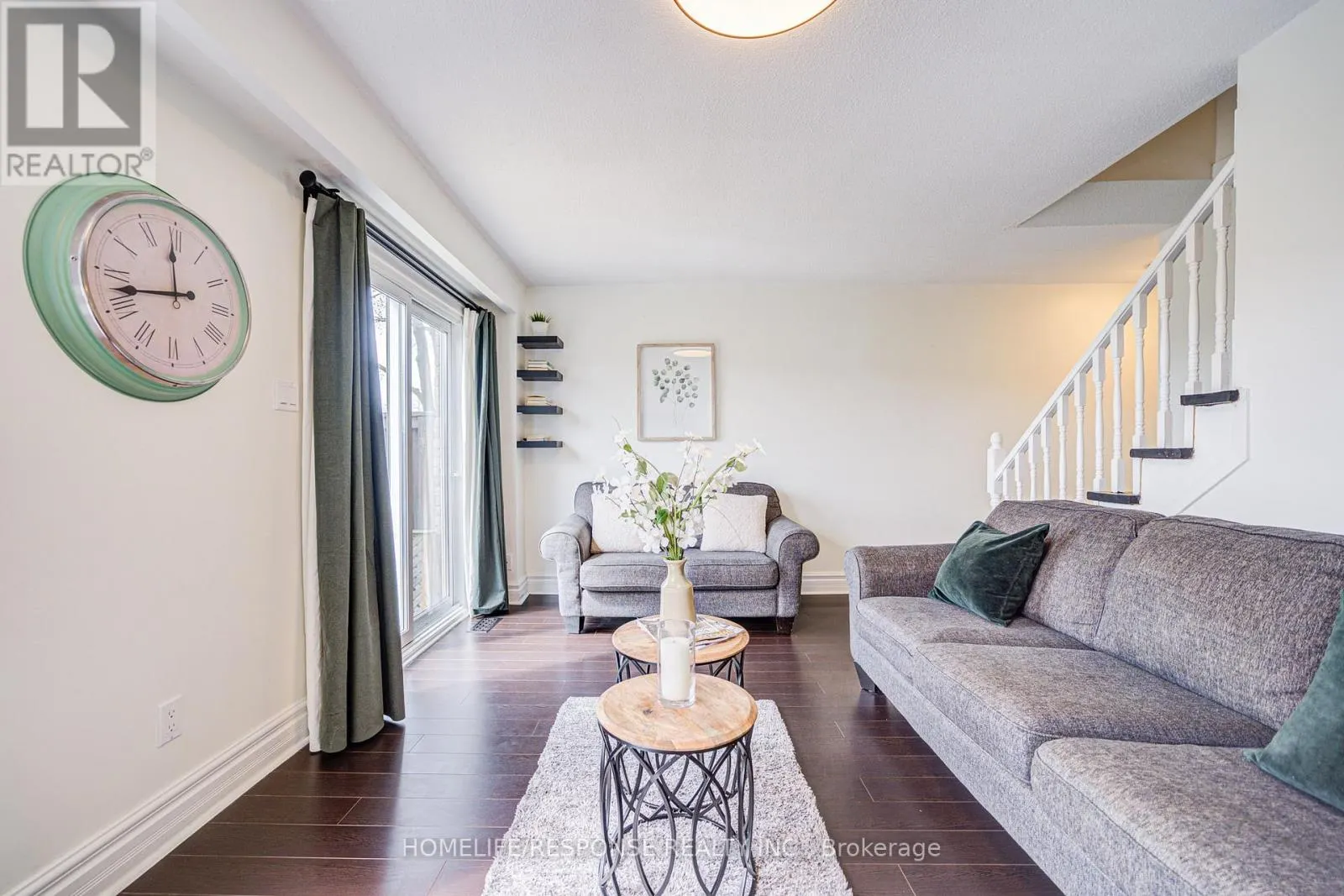 21 DAWSON CRESCENT