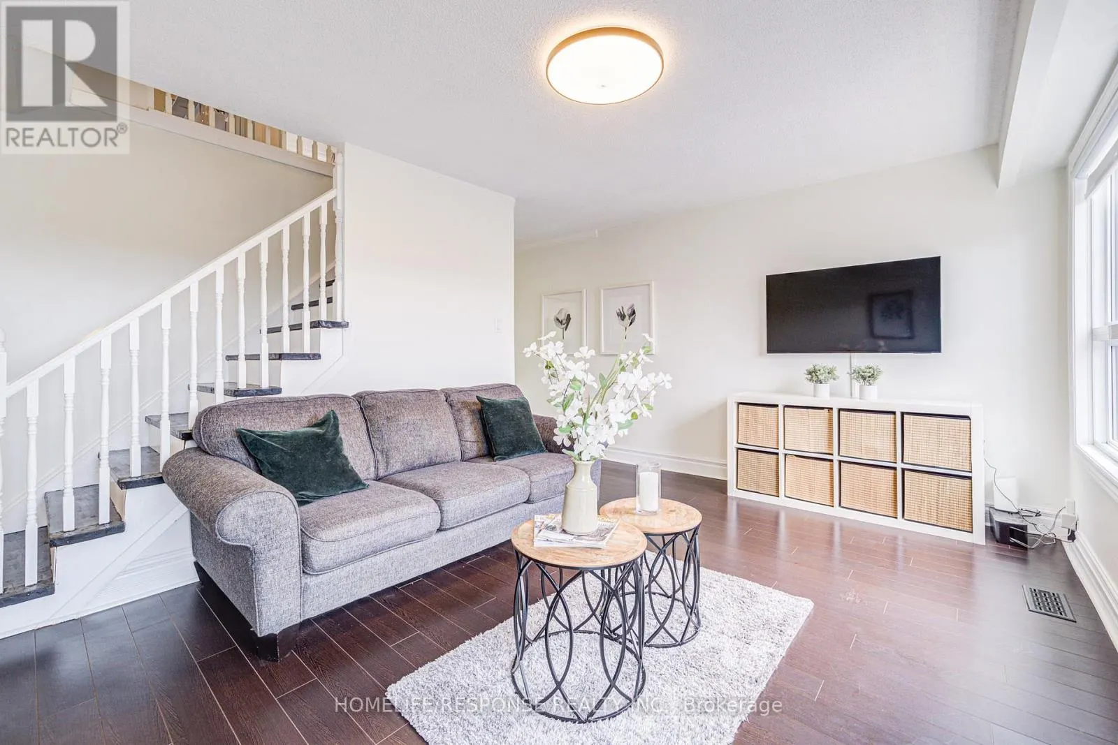 21 DAWSON CRESCENT