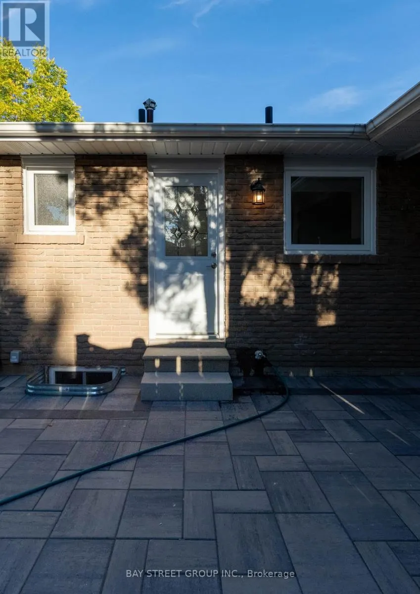 UNIT A - 2662 KINNERTON CRESCENT