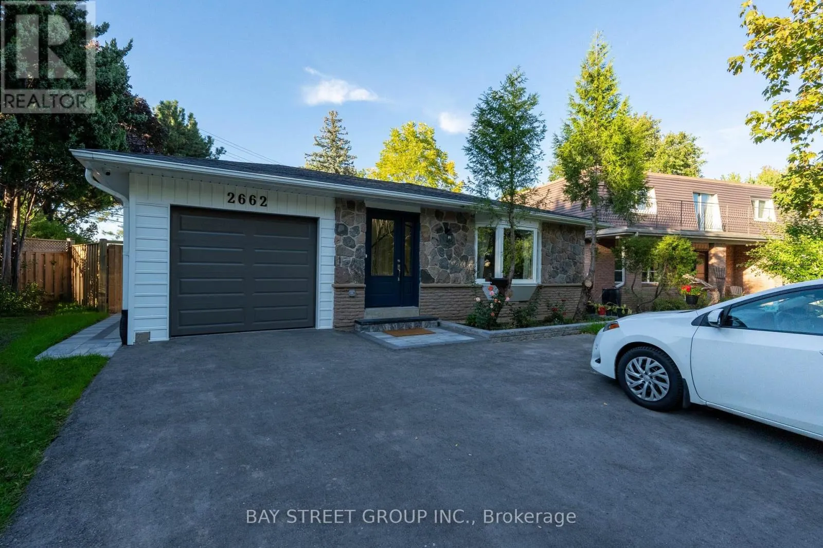 UNIT A - 2662 KINNERTON CRESCENT