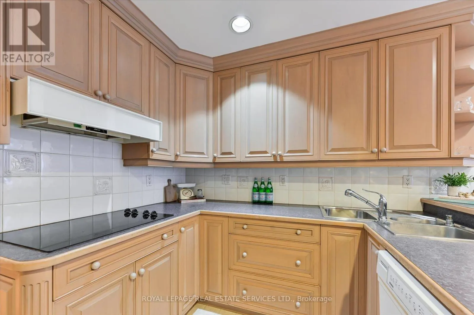 20 WIDDICOMBE HILL