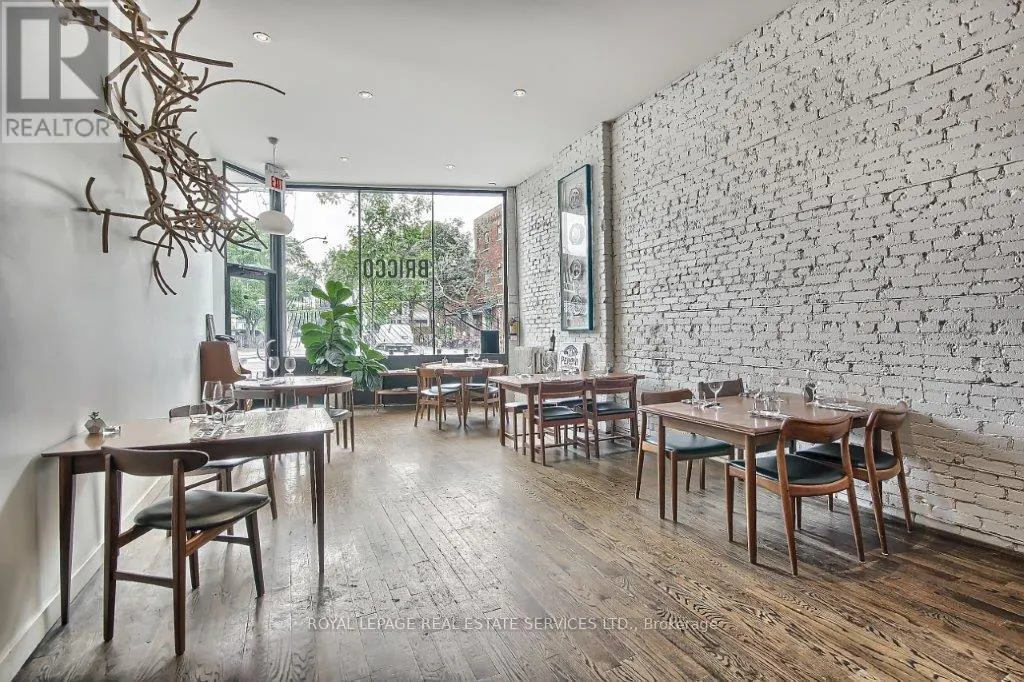 3047 DUNDAS STREET W