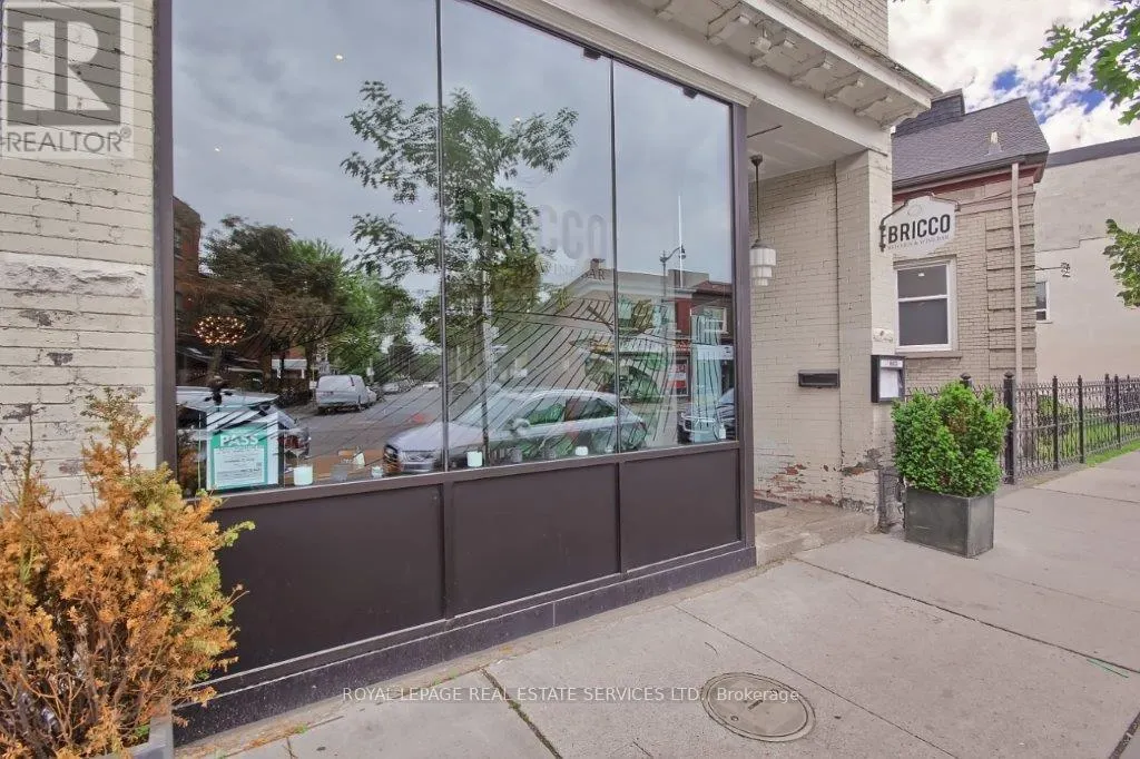 3047 DUNDAS STREET W