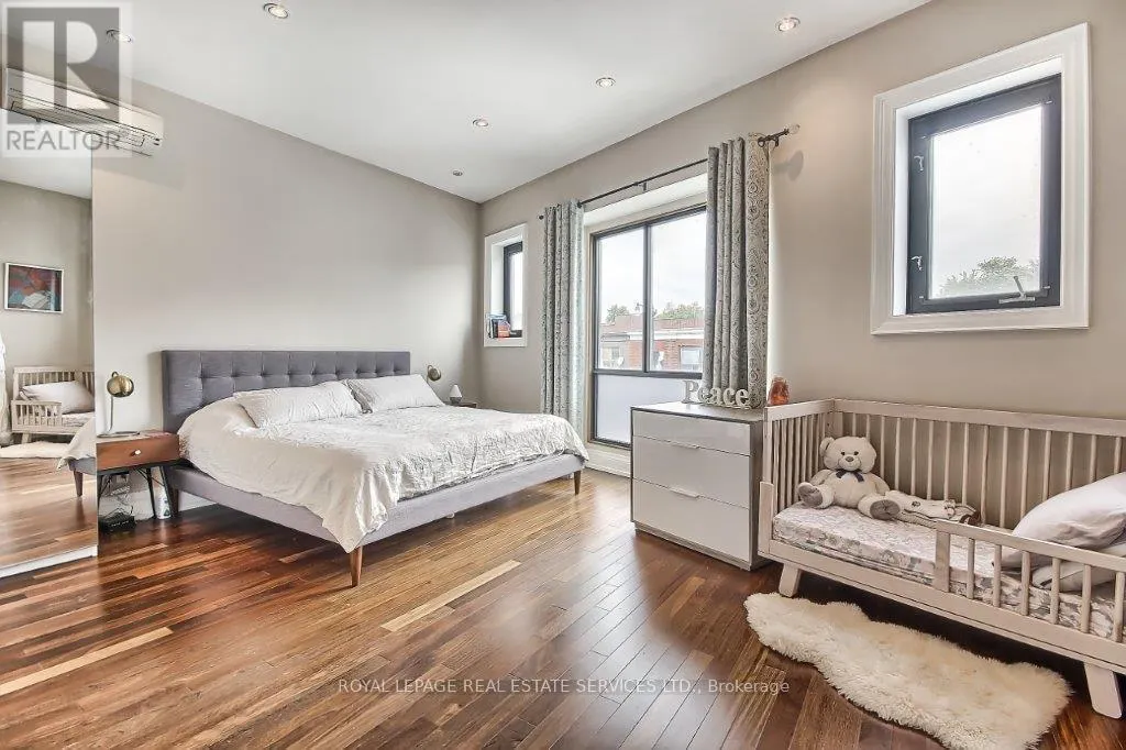 3047 DUNDAS STREET W