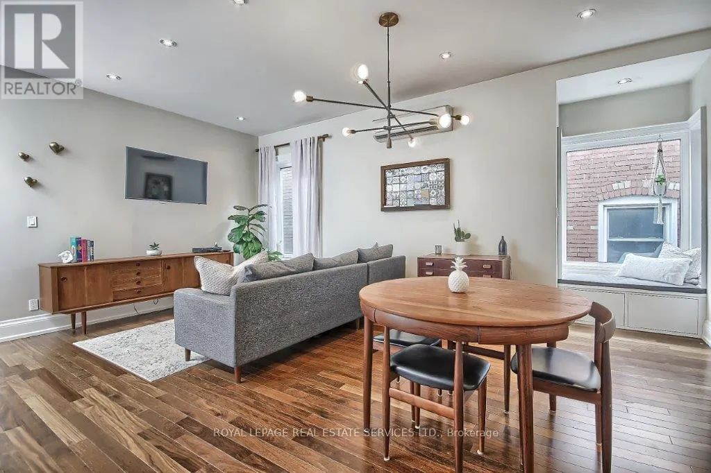 3047 DUNDAS STREET W