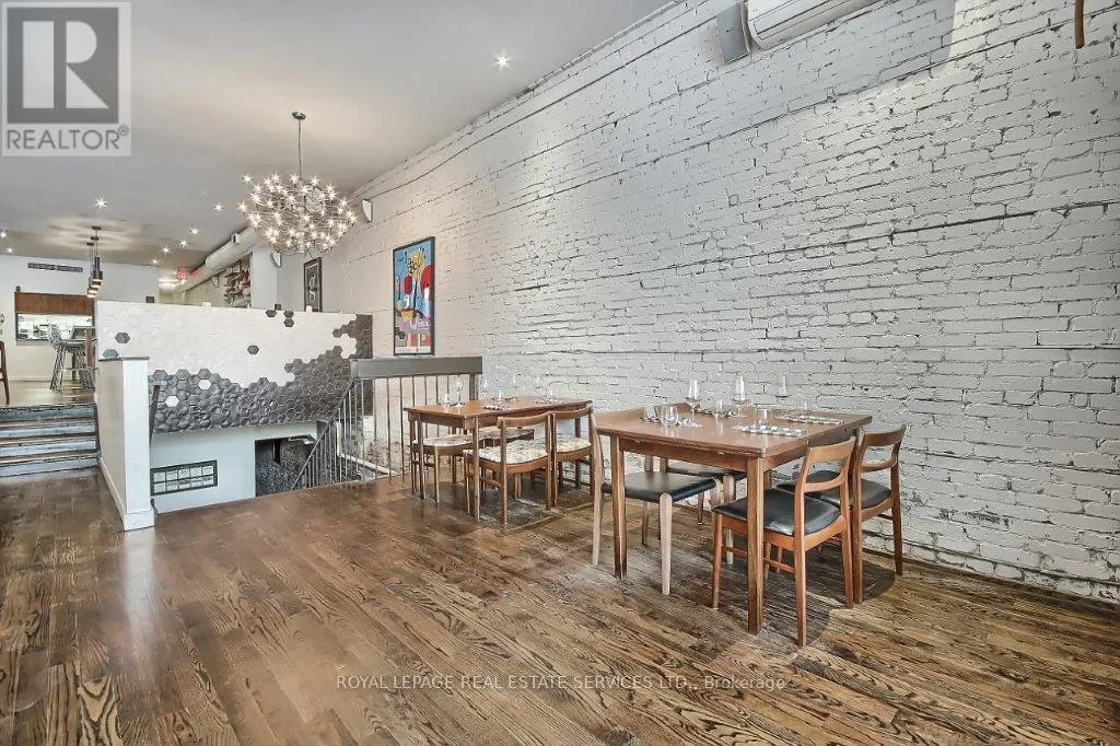 3047 DUNDAS STREET W